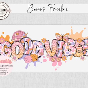 Puede incluir: Un gr&aacute;fico colorido con las palabras "GOOD VIBES" en una fuente retro, decorado con flores, una bola de discoteca, dados y una mariposa. La imagen incluye el texto "Bonus Freebie" y "Groovy Alpha Doodle".