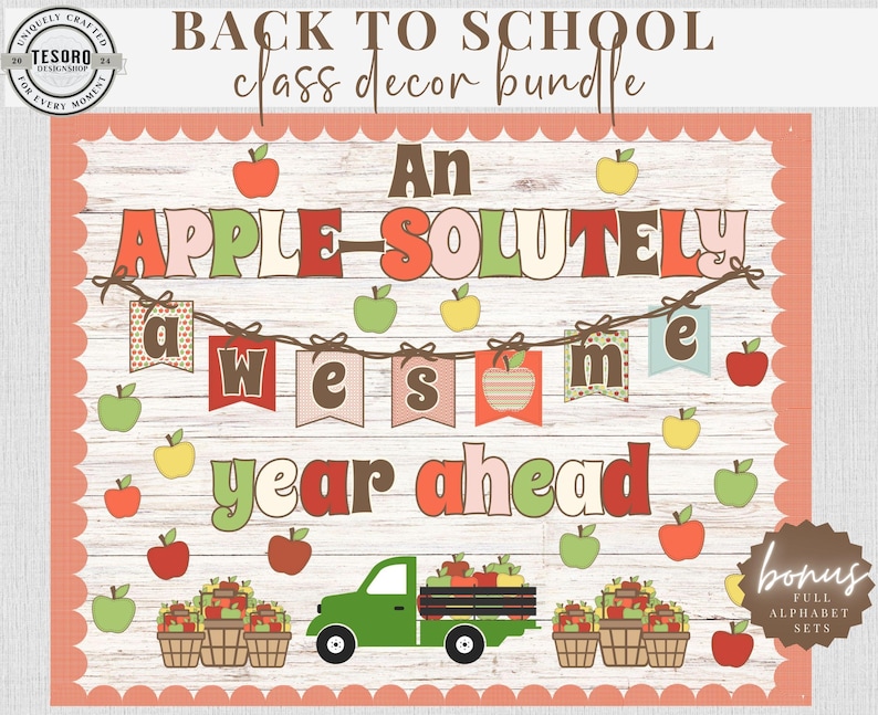 Puede incluir: Un paquete de decoraci&oacute;n para el aula con un fondo de madera y un borde naranja festoneado. El texto dice "Back to School" y "An Apple-solutely Awesome Year Ahead". Incluye un cami&oacute;n verde que transporta manzanas e ilustraciones de manzanas.