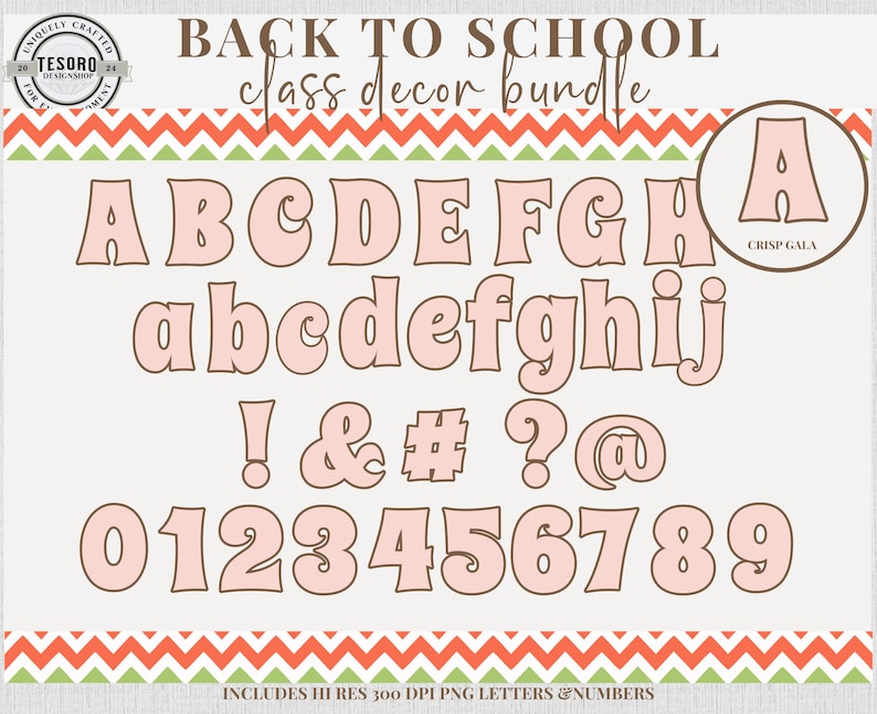 Puede incluir: Un paquete de decoraci&oacute;n de clase digital con el alfabeto, n&uacute;meros y s&iacute;mbolos en una fuente l&uacute;dica. Las letras y los n&uacute;meros son de color rosa claro con un contorno marr&oacute;n. El texto "Back to School" est&aacute; en la parte superior.