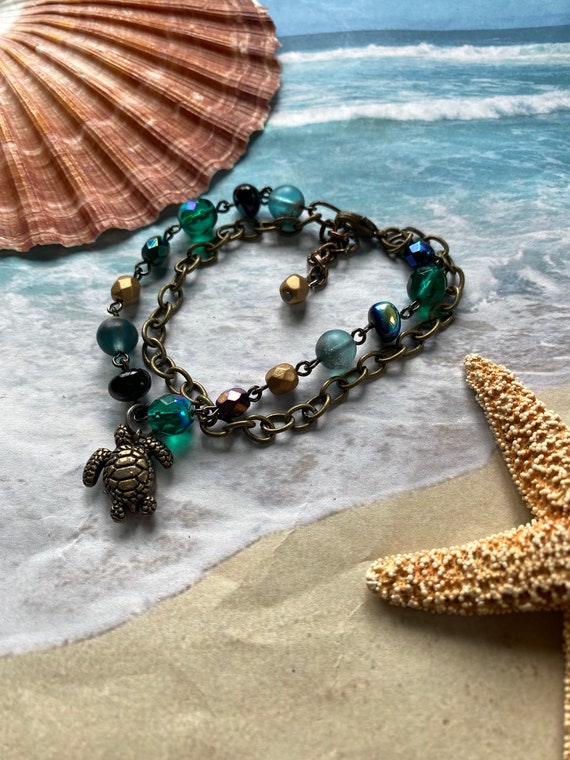 Bracelet with 2024 turtle charm