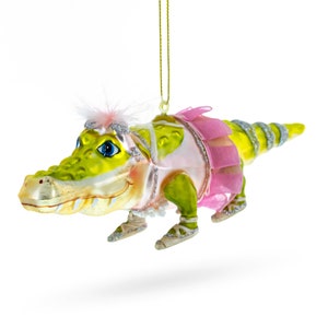 Twirling Gator: Alligator in Pink Ballerina Ensemble - mundgeblasene Glasweihnachtsverzierung
