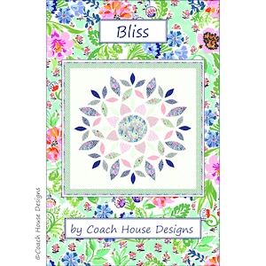 Peut inclure: Un modèle de courtepointe appelé "Bliss" par Coach House Designs. Le motif présente un design circulaire avec des motifs floraux bleus, verts et roses sur un fond blanc.