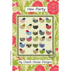 Könnte beinhalten: Ein Quiltmuster mit dem Titel "Hen Party" mit einem sich wiederholenden Muster stilisierter Hühner in verschiedenen Farben und Mustern. Der Hintergrund ist ein Blumendesign mit roten Blumen und grünen Blättern. Der Text "by Coach House Designs" ist ebenfalls sichtbar.