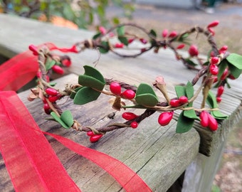 Holiday Vine Tiara, Christmas Crown, Boho Christmas Vine Headband, Holiday Berry Tiara, Boho Christmas Headband, Cute Holiday Vine Crown