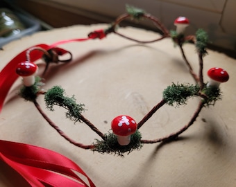 Mossy Mushroom Crown, Red Toadstool Fairy Headband, Mossy Cottagecore Mushroom Tiara,  Mushroom Vine Tiara, Whimsical Red Mushroom Headpiece