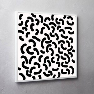 Puede incluir: Impresi&oacute;n de arte abstracto en blanco y negro con un patr&oacute;n de formas curvas que se asemejan a garabatos o gusanos. La impresi&oacute;n est&aacute; enmarcada en un marco blanco.