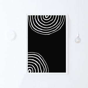 Pode incluir: Impress&atilde;o de arte abstrata em preto e branco com dois c&iacute;rculos conc&ecirc;ntricos em um estilo minimalista.