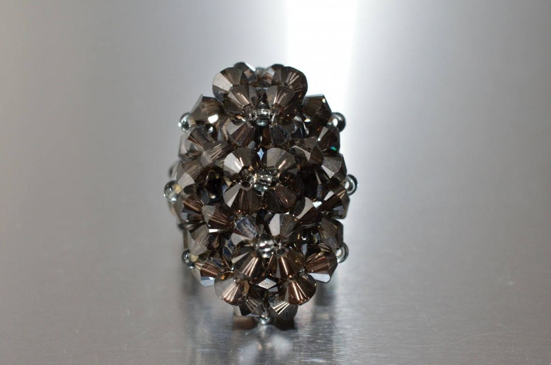 sunjiaqi Spilla a forma di lettera M con strass, spilla da bavero in metallo con cristallo, spilla da balia per donne e ragazze, idea regalo, Metallo