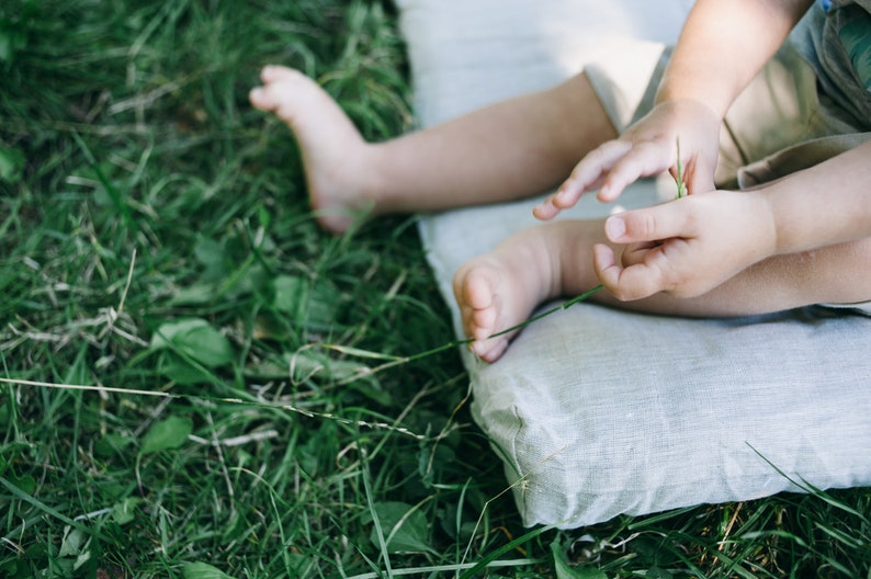 Organic Play mat filled HEMP Fiber in non-dyed linen fabric Nursery Baby Blanket Blanky padded image 4