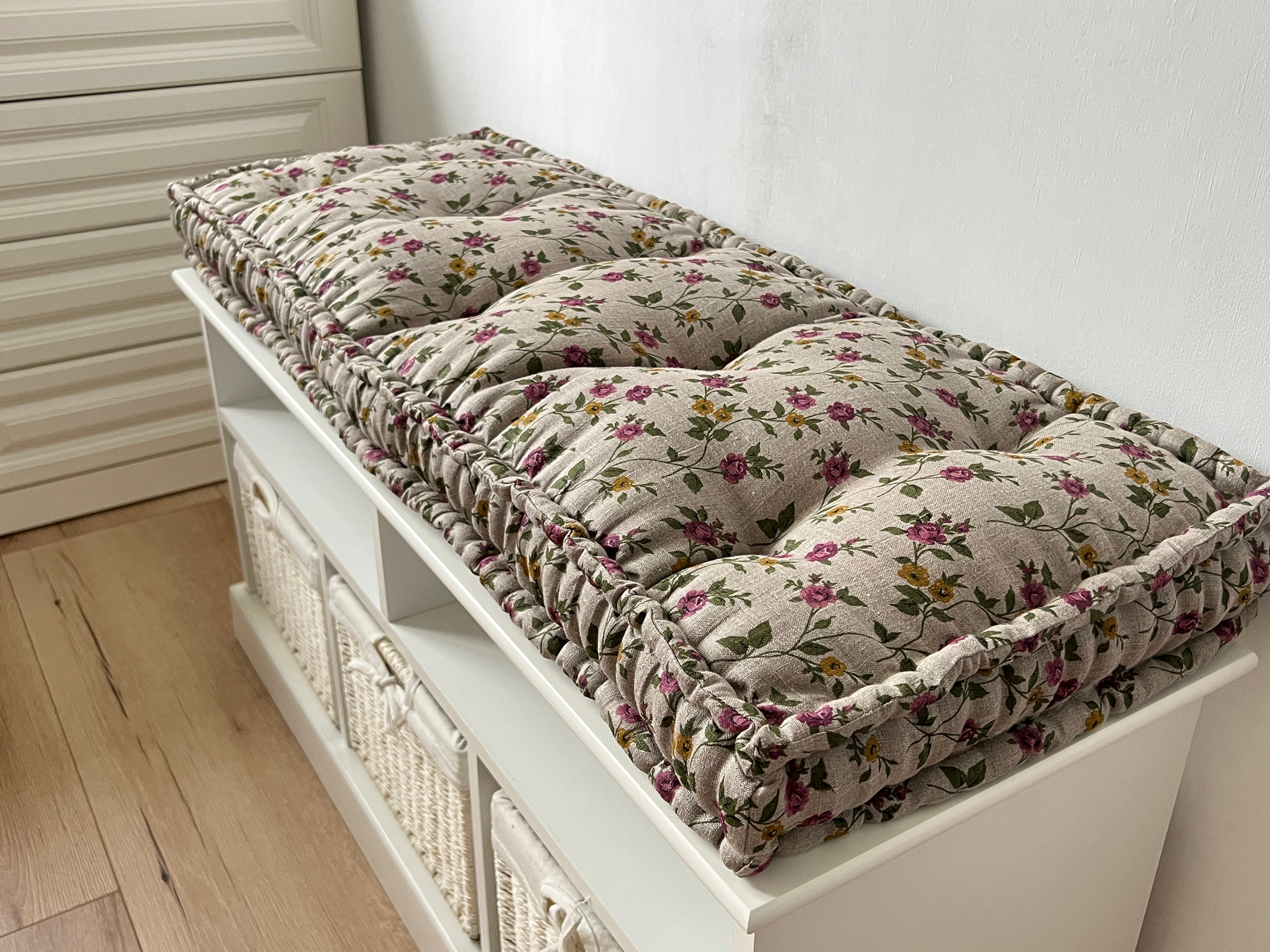Small bench 2024 cushion indoor