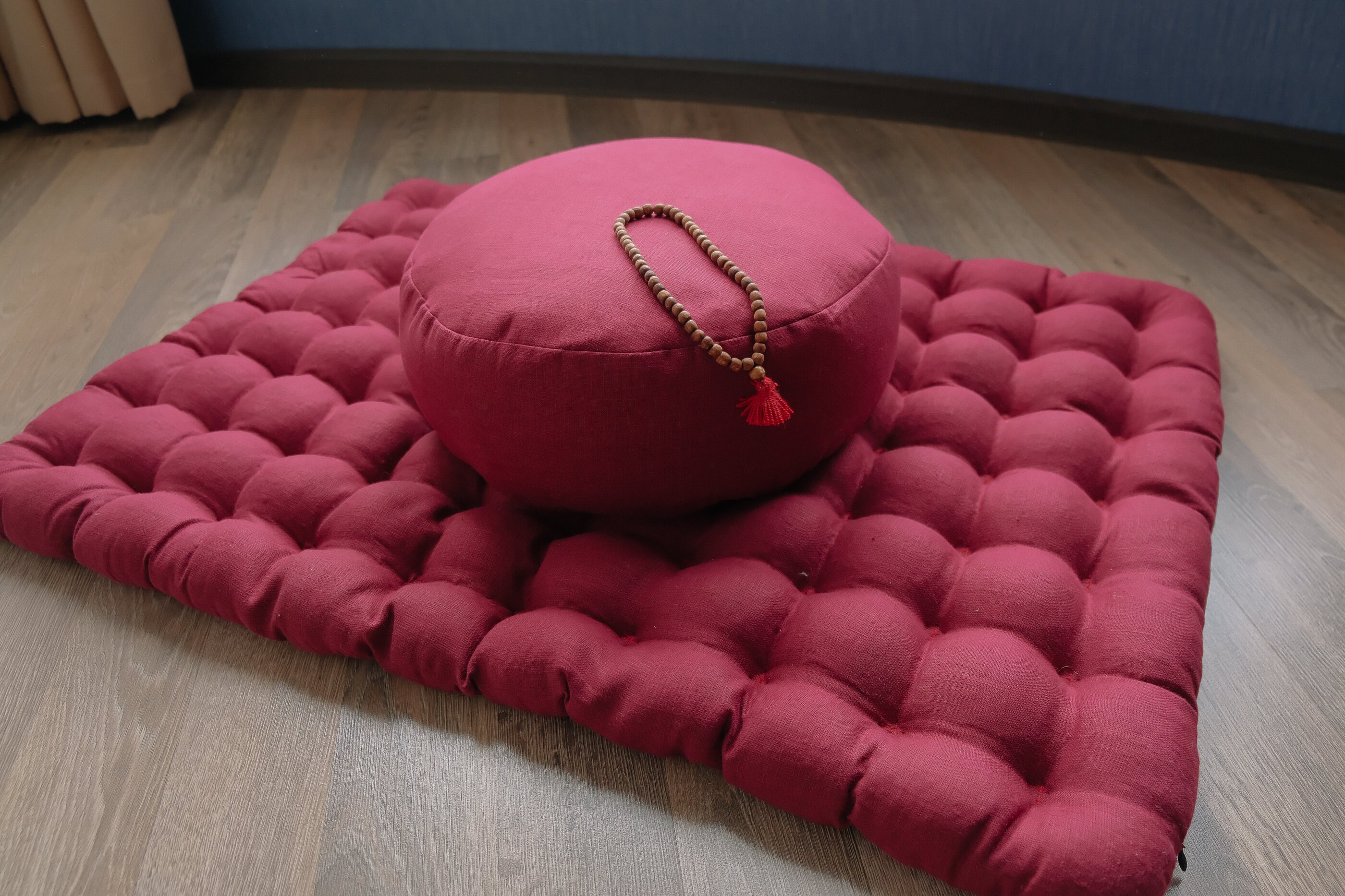 Maroon Meditation Cushions Set Zafu and Zabuton With Buckwheat  display picture 1
