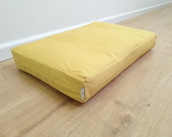Hennep huisdiermat/kussen van 76 x 60 cm (30 x 24 inch) met afneembare katoenen hoes in peerkleur.