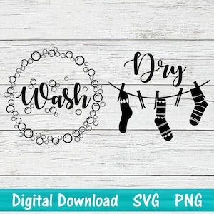 Op de afbeelding: Zwart-wit digitaal download ontwerp voor wasruimte decoratie. Het ontwerp bevat de woorden "Wash" in een cirkel van bubbels en "Dry" met een waslijn en sokken die eraan hangen.