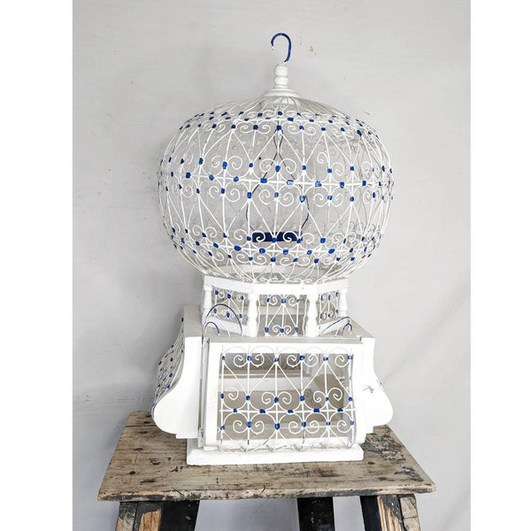 Cage a oiseaux marocaine vintage 1960, métal et bois blanc & bleu, décoration shabby chic, décor jardin patio traditionnel, ancien, ronde