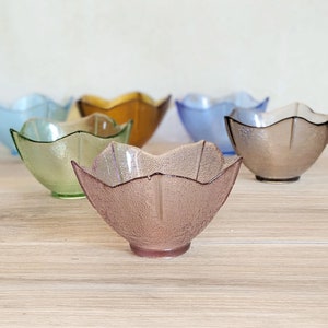 set of 6 colored glass snack cups / bowls / cups, vintage French 1980-1990, ice cream cups, flower-shaped dessert