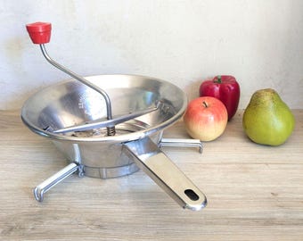 Vintage Macina Legumi Vegetable Grinder / Moulin Légumes