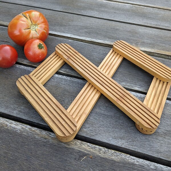 Expandable wooden trivet, vintage French 1970, handmade, artisanal, articulated diamond trivet