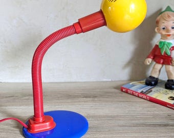 Vintage bureaulamp in Memphis-stijl uit de jaren 1980-1990 in veelkleurige primaire kleuren (rood, blauw, geel), zeldzame tafellamp met flexibele arm.
