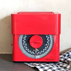 Vintage Terraillon scale 1970, Marco Zanusso design, red plastic, made in France, 5 kg kitchen scale, French utensils