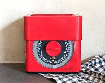 Balance Terraillon vintage 1970, design Marco Zanusso, plastique rouge, fabriqué en France, balance de cuisine 5 kg, ustensiles français