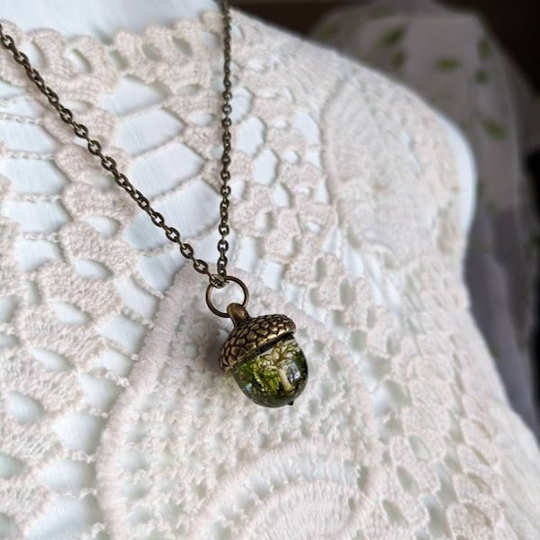 Acorn pendant with real preserved moss. Terrarium necklace with oak nut cap