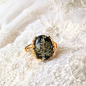 Queen Anne's Lace flower ring, White flower ring, Resin encased specimen ring, Adjustable sterling silver ring