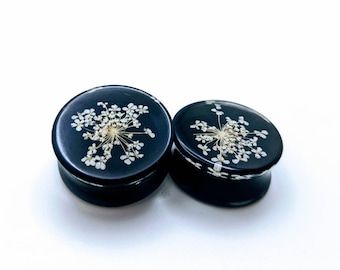 White lace flower ear plugs, ear gauges, real pressed flowers in resin, black ear gauges, double flared 12mm to 30mm - Made to Order
