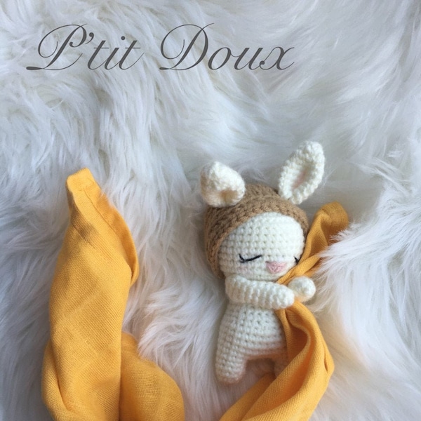 tutoriel patron amigurumi crochet P'tit Doux, le lapin doudou ou porte-clefs