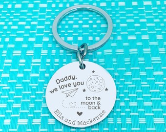 Llavero «Te queremos hasta la luna y más allá», regalo personalizado para papá, llavero personalizado, llavero para papá, regalo del Día del Padre, Día del Padre, regalo para papá