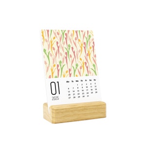 2025 Small Desk Calendar with Seasonal Textures for Office Desk, Floral Desk Calendar for 2025 with Wooden Base, Mini Self-Standing Calendar