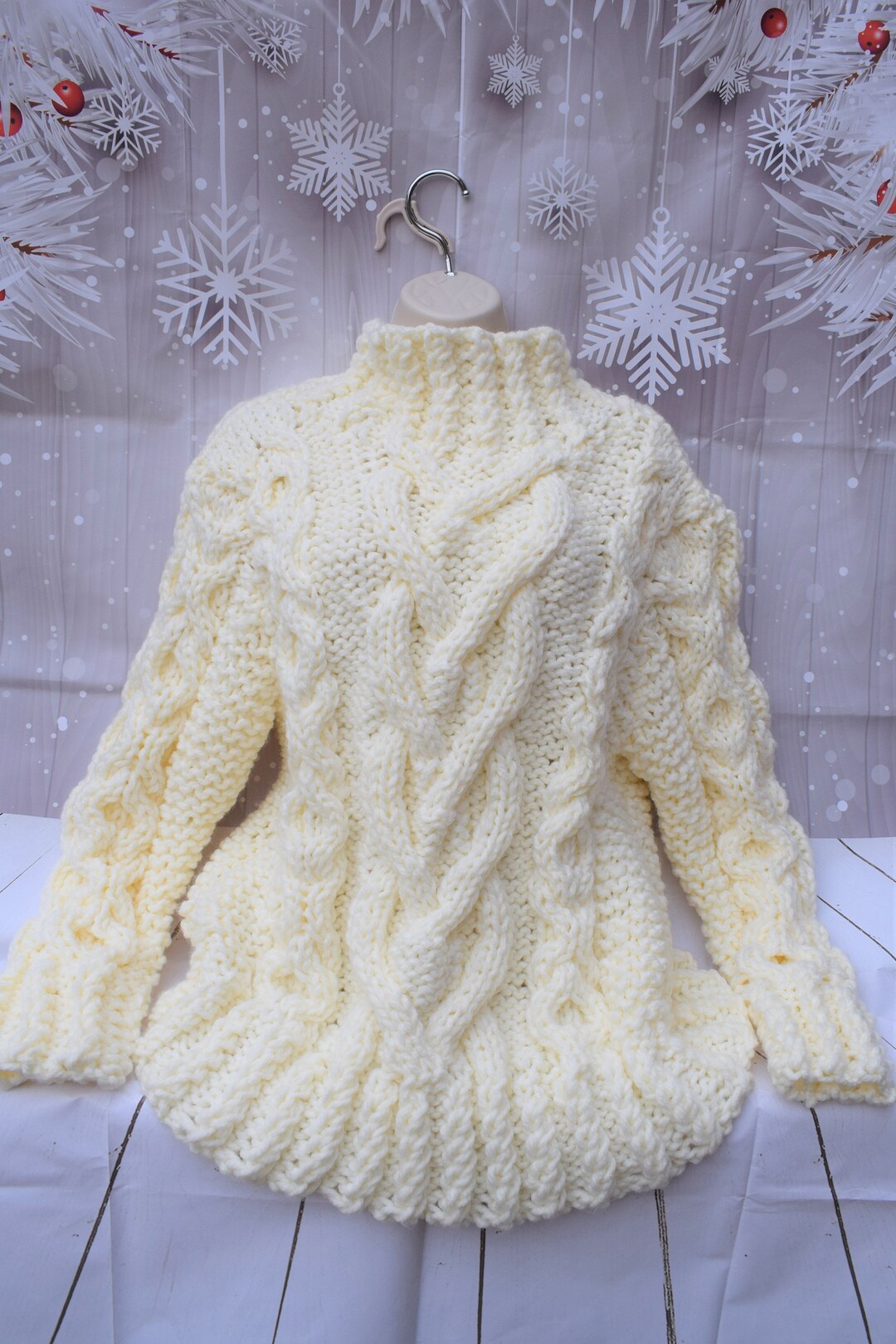 【U LAN】(UNISEX) Cable Heart Round Knitwear The Boucle Heart Sweater – suss knits