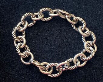 Gold Foil Flaked Bracelet Red Plastic Art Confetti Gold Tone Oval Link 7 Bracelet