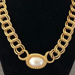 Vintage Trifari Gold Tone Faux Pearl Necklace