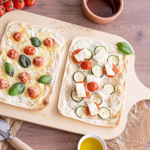 Tarte flambée board made of birch wood with handle – cut-resistant, knife-friendly & rustic serving platter in 3 sizes M, L, XL handmade