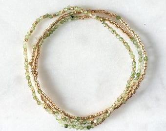 Ensemble de 3 bracelets ornés de pierres précieuses olivine
