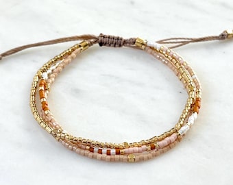 Pulsera delicada de cuentas, pulsera ajustable de cuentas, pulsera apilable estilo bohemio, pulsera delicada de cuentas doradas, regalo de joyería minimalista para ella.