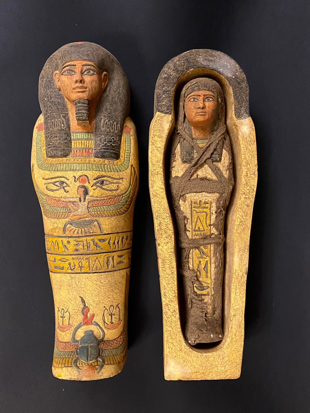 Riesiger einzigartiger ägyptischer SarkophagSarg mit mumifiziertem