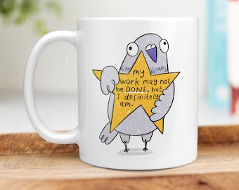 Puede que el trabajo no esté terminado, pero yo definitivamente sí - Taza divertida con paloma