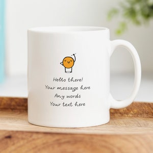 K&ouml;nnte beinhalten: Eine wei&szlig;e Keramiktasse mit einer gelben Comicfigur und dem Text "Hello there! Your message here Any words Your text here".