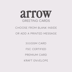 Puede incluir: Una tarjeta blanca con el texto "arrow greeting cards" en negrita negra. Debajo del texto, dice "Choose from blank inside or add a printed message". Debajo de eso, dice "300gsm card", "FSC certified", "Premium card", y "Kraft envelope".