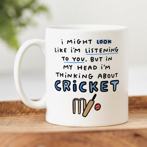 Caneca "Pensando em Críquete" - Presente Personalizado Divertido, Presente de Aniversário, Presente para o Dia dos Pais, Presente para Amante de Críquete