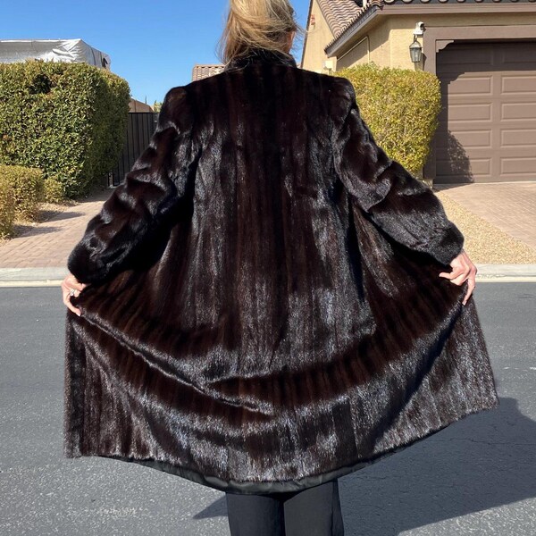 M (8) real MINK coat, mahogany female ranch mink fur, buttery soft & shiny, MODERN cut! Classic elegant timeless E-U-C (#3040)
