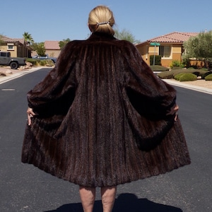 L-P/XL-P (14P-16P) real BROWN MINK fur coat, full-length  brown, classic modern cut coat! dark brown ranch mink, E-U-C (#3603)