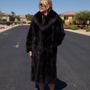 M-L (10-12) real FOX collar on a chevron MINK coat in mahogany, women&#39;s full-length black/brown mink, beautiful design, EUC (#3564)