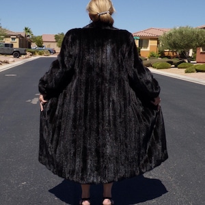 M (10) real black MINK fur coat, high-quality black FEMALE ranch mink, buttery soft & shiny, MODERN cut, classic, elegant, E-U-C (#3568)