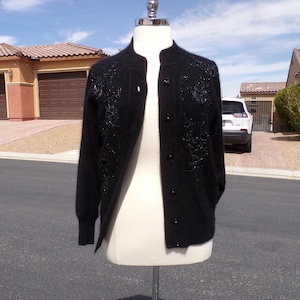 M (8-10) real ANGORA sweater, black w appliques and beading, lightweight embellished sweater, in great vintage condition! (#2199)