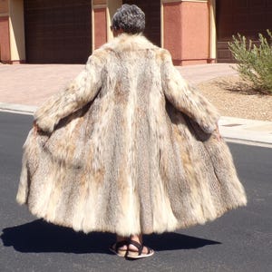 Mens (M) real Eurasian LYNX fur coat, full length, subtle spots, tan/beige ivory, by Oleg Cassini, modern cut/design, unisex, EUC (#3566-2)