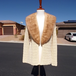 M (8-10), genuine MINK FUR (detachable) collar on crocheted sweater, beige, lightweight and in amazing vintage condition!! (#1190)