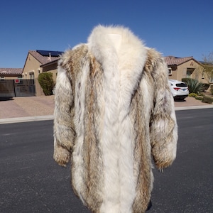 L (12) COYOTE & ARCTIC FOX fur stroller coat jacket thigh-length, ivory/beige/brown, classic unisex jacket, quality, luxurious fur (#2166-2)