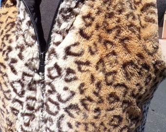 即完売 US Fake Fur Leopard Zip Up Vest - メルカリ